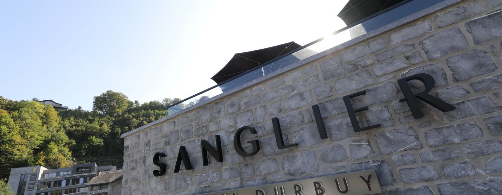 Sanglier totem parasol terrasse