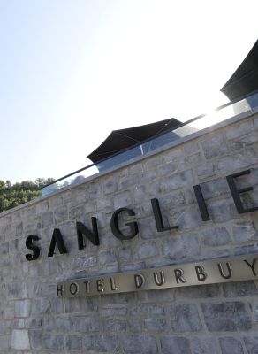 Sanglier totem parasol terrasse