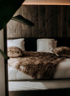 Cet été, laissez-vous séduire par la beauté enchanteresse de Durbuy pour un séjour estival et profitez d'une offre exceptionnelle au cœur de cette perle ardennaise. Le Sanglier des Ardennes, votre hôtel 5 étoiles, vous invite à vivre une expérience inoubliable avec une réduction exclusive de 20% sur nos chambres.
