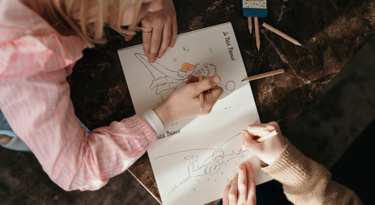 enfants qui dessinent